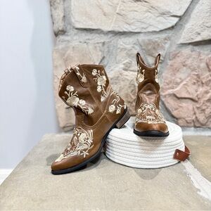 Embroidered Brown Western Boots